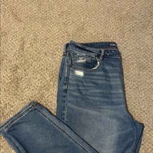 American Eagle Outfitters Women's Blue Distressed Jeans mom jeans, stretch